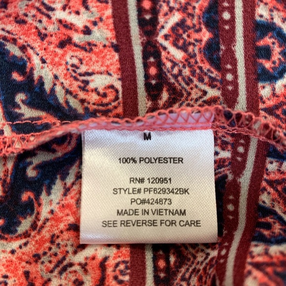 Pink Rose Top. Split neck, button tab sleeves. - Picture 8 of 10